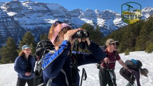 Andar por la nieve con las raquetas y disfrutar observando a las aves en el Pirineo aragonés es una experiencia increíble. Descubre el territorio de Birding Aragón