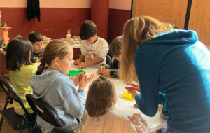 Las salidas y las actividades, de carácter transgeneracional, reunieron a participantes de distintas edades en un ambiente de aprendizaje compartido y convivencia, combinando divulgación científica y experiencia directa en el territorio.