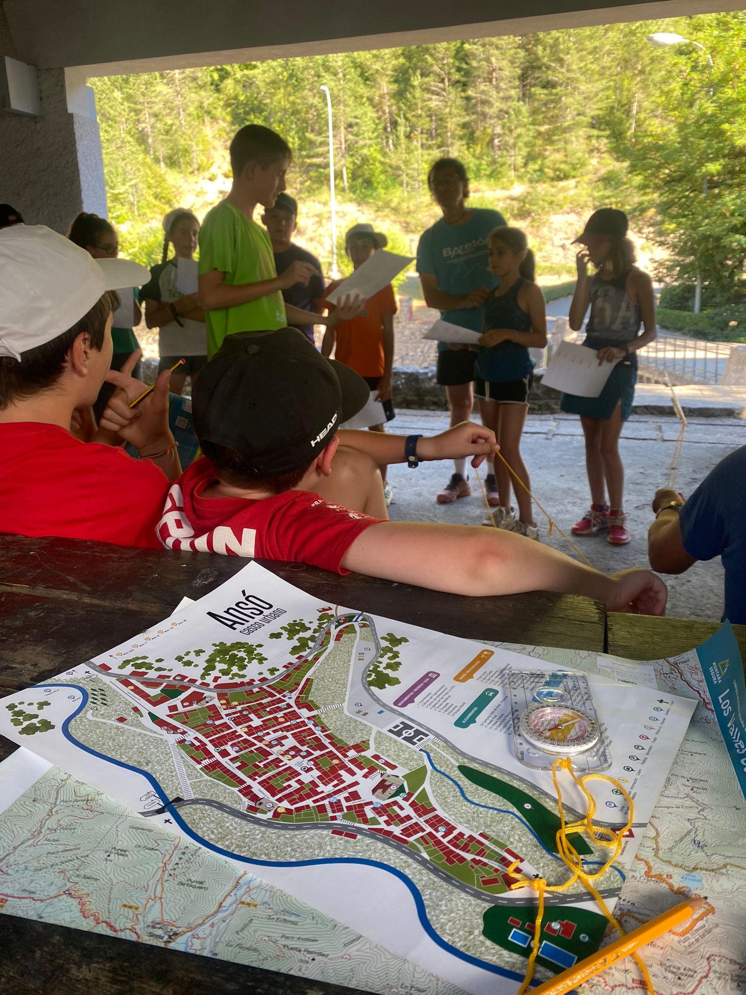 Baretón Ansó. Empresa de actividades de montaña y naturaleza ubicada en Ansó.<br />
