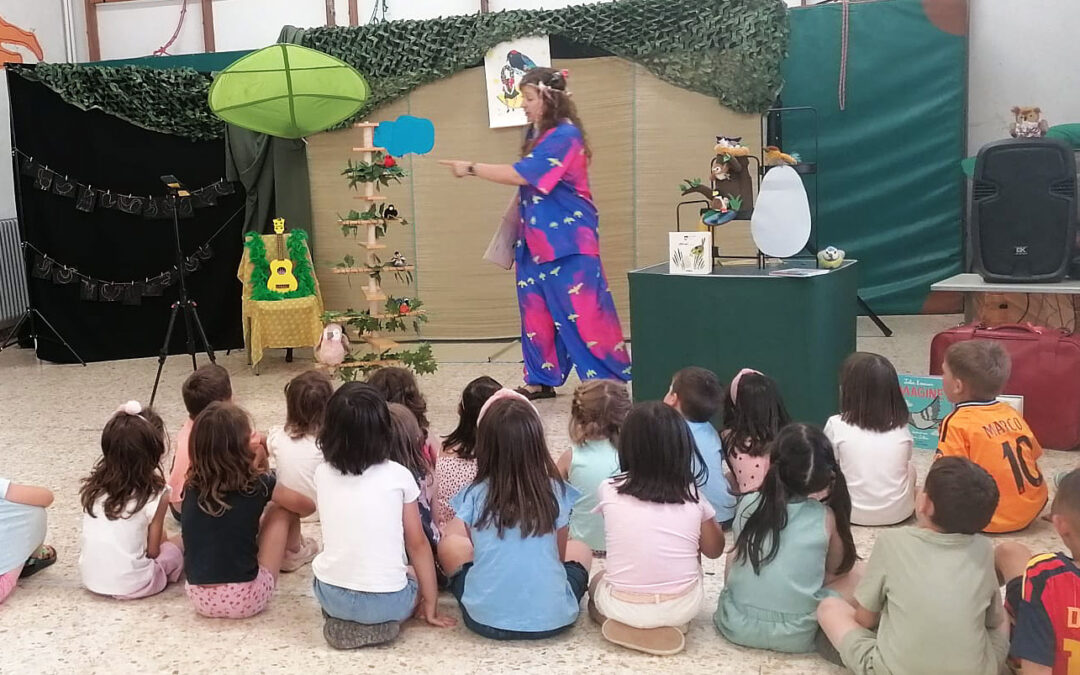 Los escolares de Montalbán descubren las aves de su entorno con la actividad «Pájaros en la cabeza»